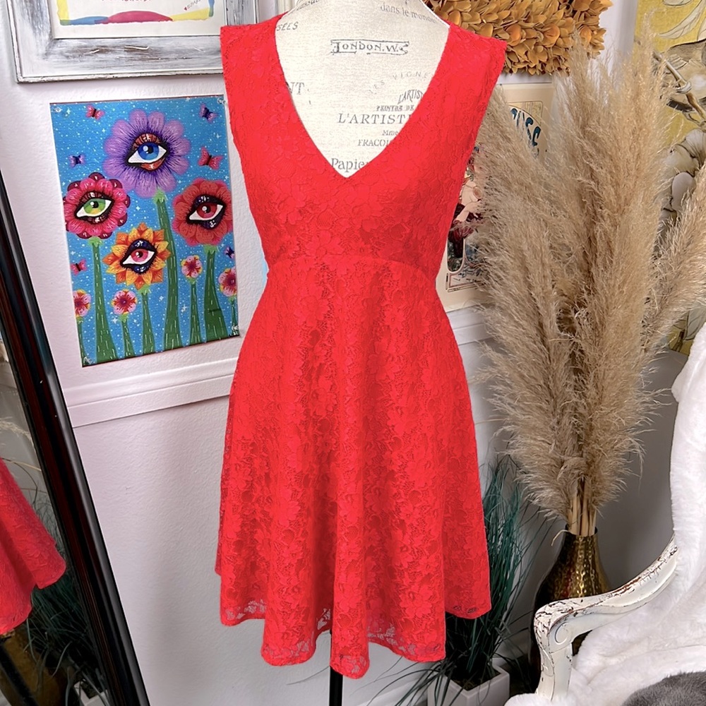 French Connection Red Dress Lace Size 6 A-skirt deep V-neck Sleeveless EC